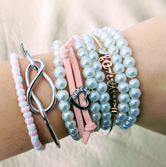 Love Knot Bracelet Rose Gold - Picture 2 of 5